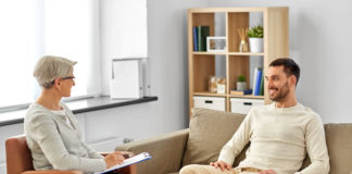 ¿Por qué necesito terapia? La importancia de revisar regularmente nuestra salud mental Therapy session