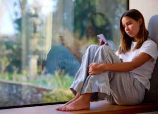 Social media and mental health in adolescents: Positive and negative effects